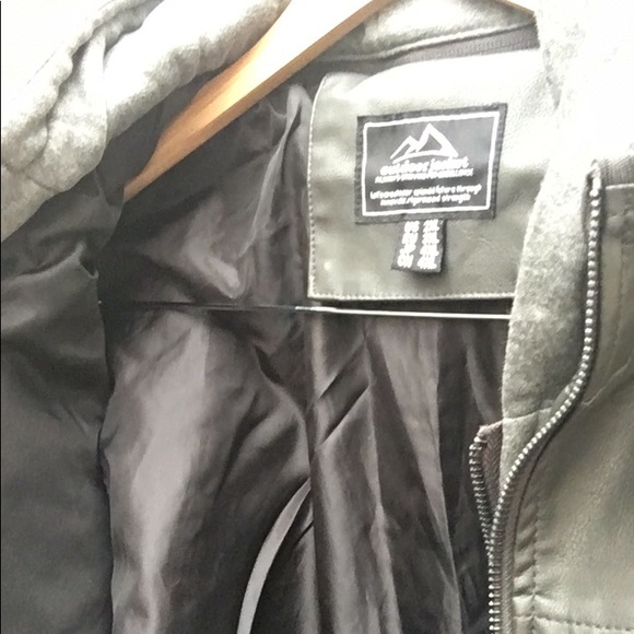 Men’s Vegan Leather Sweatshirt Lined Hooded Heavy Duty Outdoor Trucker Coat - Picture 6 of 14